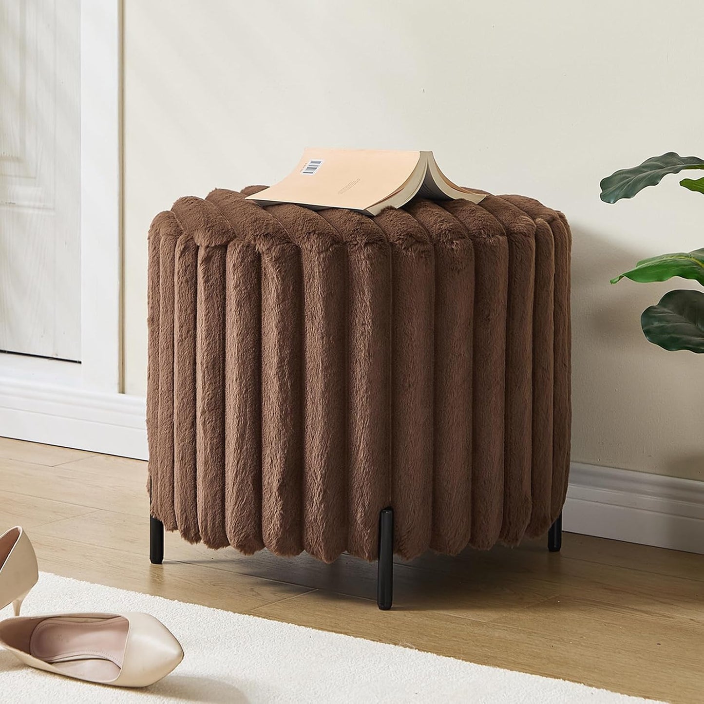 Furniliving Modern Round Ottoman, Large Size Bedroom Ottoman Footstool Round Ottomans Stool for Living Room, Bedroom, Makeup Room, Brown, Faux Fur