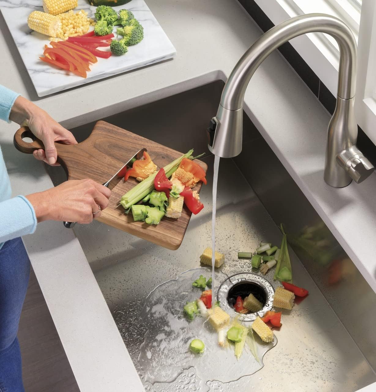 GE Disposall Batch Feed 3/4 Horsepower Motor Garbage Disposer, Good for Grinding: Vegetable Peels & Small Bones, Easy Install Kit, Non-Corded, Recommended for 2-4 Person Homes, GFB760N