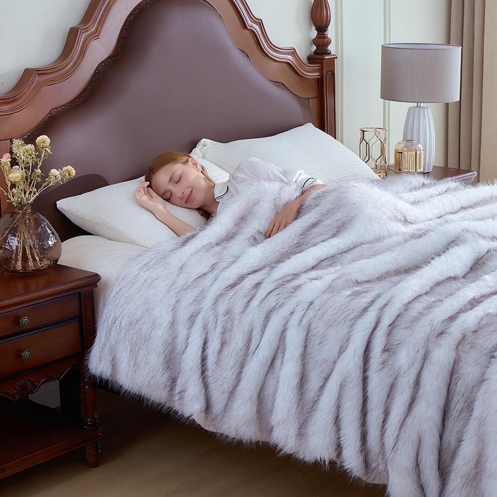 Fluffy Faux Fur Throw Blanket – Super Soft Warm Thick Plush Blanket for Bed, Couch & Office, Cozy Fuzzy Throw with Flannel Backing,50"x60", White