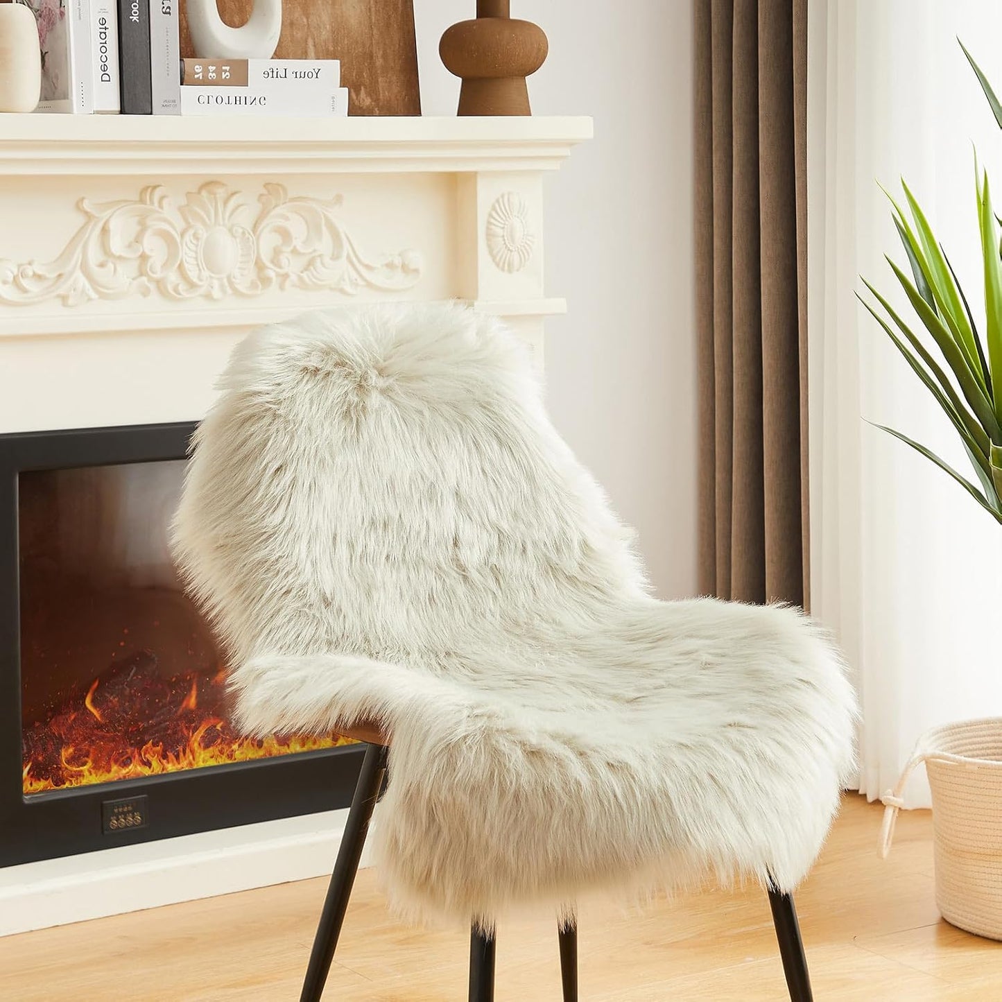 AMTOVO Faux Fur Rug, Light Grey Small Area Rug, Fluffy Sheepskin Rug, Fuzzy Ultra Soft 2 x 3 ft Shag Rugs for Bedroom Sofa Throw Cushion Room Decor, Sheepskin