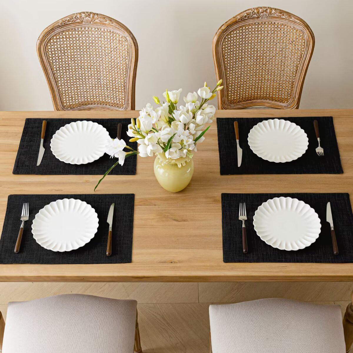 Placemats Set of 4, Bilayer Thickened Linen Place Mats Heat Resistant Machine Washable Wrinkle Free Carefully Selected Polyester Mats for Kitchen/Dining/Coffee Table (Black)
