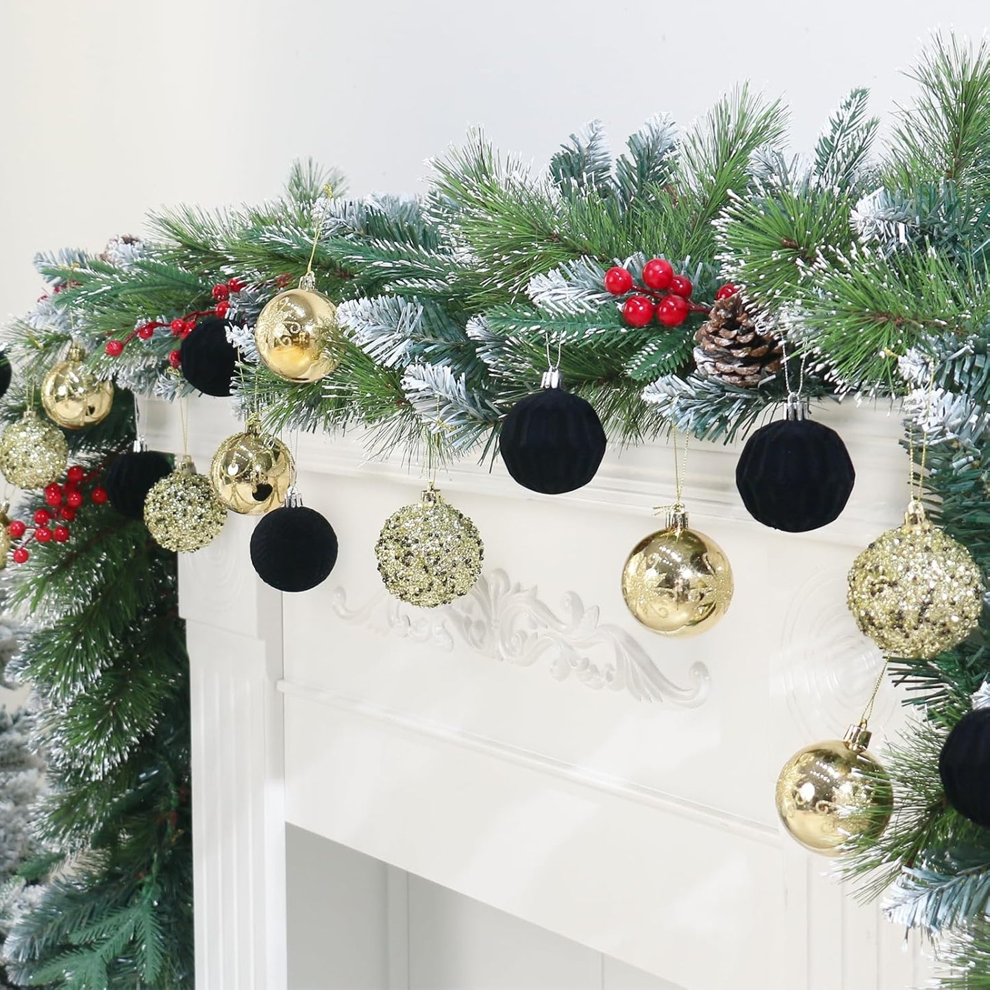 2.36In Velvet Christmas Ball Ornaments, 25PCS Black/Gold Flocked Christmas Tree Hanging Decorations, for Home Holiday Wedding Indoor Xmas Party Decor.