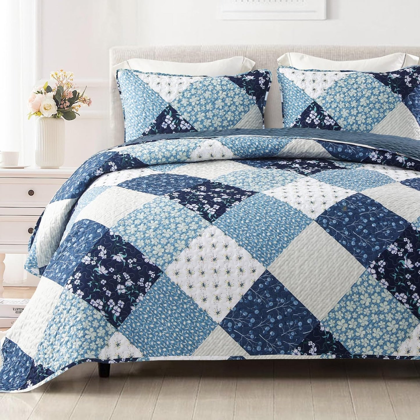 Exclusivo Mezcla Reversible Boho Quilt Set King Size, 3 Pieces Patchwork Blue All Season Bedspreads, Ultra Soft Floral Coverlet Bedding Set with Printed Pattern (1 Quilt, 2 Pillow Shams)